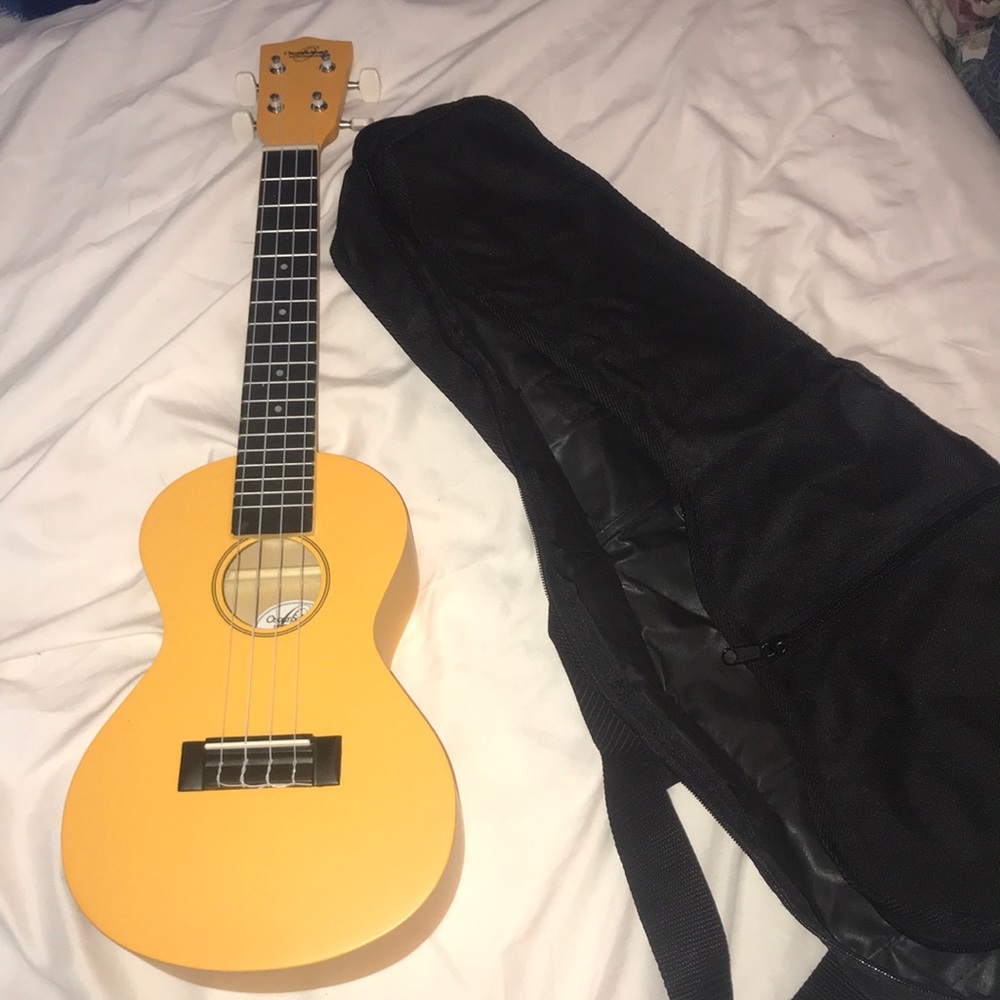 Oscar Schmidt yellow Ukulele BRAND NEW